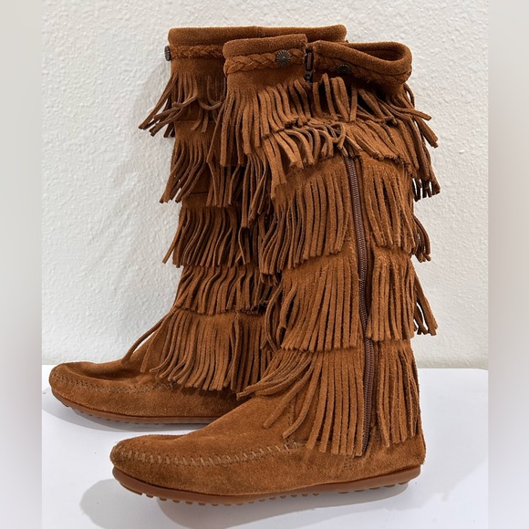 Minnetonka Brown 5 Layer Fringe Moccasin Boots, Size 5 - Picture 8 of 9